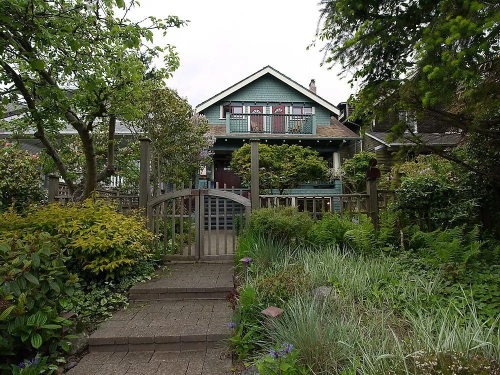 A Suite @ Kitsilano Cottage Vancouver Apartment