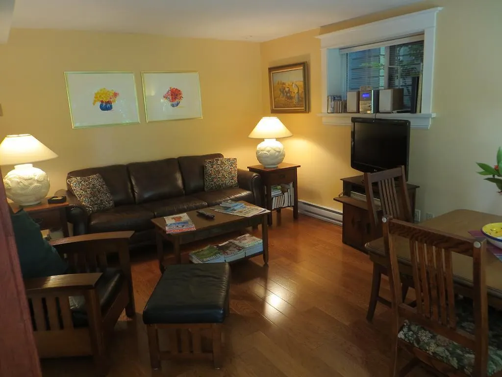 A Suite @ Kitsilano Cottage Vancouver