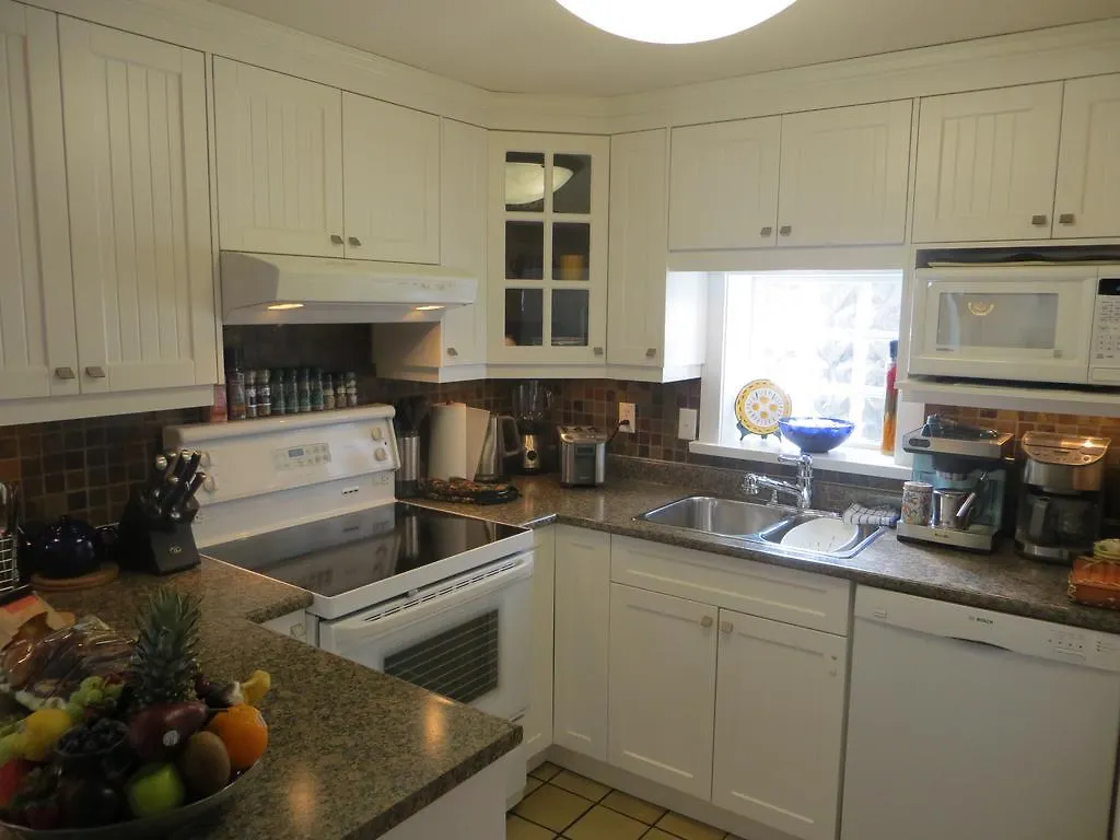 A Suite @ Kitsilano Cottage Vancouver Apartment