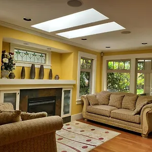  Guest house Elegant, Sunny Modern With Skylights - Kitsilano,
