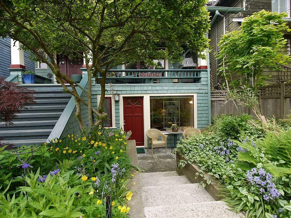 A Suite @ Kitsilano Cottage Vancouver