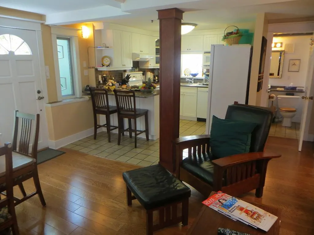 A Suite @ Kitsilano Cottage Vancouver Appartamento